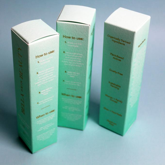 بصيرة جانبية من عبوات مستحضرات التجميل الفاخرة