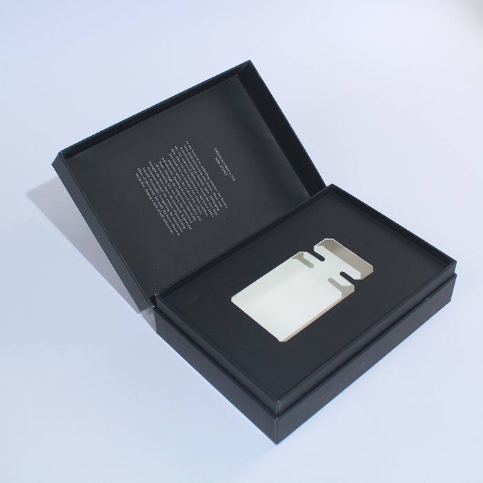 صندوق هدايا العطور البيضاء والسوداء صناديق التعبئة والتغليف الصغيرة مناسبة للعناية بالبشرة مع شعار مخصص