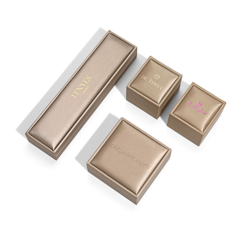 صندوق مجوهرات فاخر بلون ذهب الشمبانيا مع شعار مخصص ومواد معاد تدويرها لتغليف هدايا أنيق