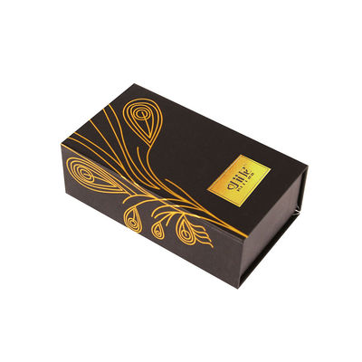 علبة عطور سوداء فاخرة مع ورق